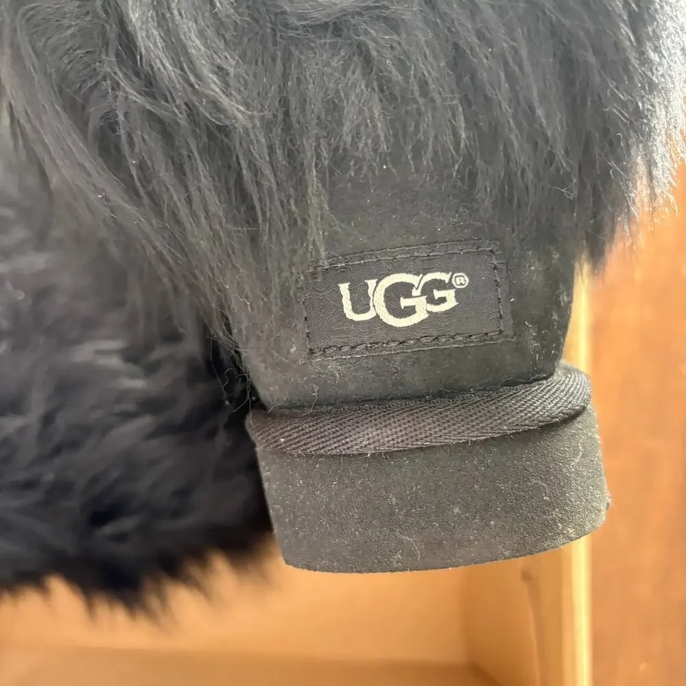 Ugg Short Sheepskin Cuff Boots 6 Black NWT Suede Fur Shearling Ankle Booties
